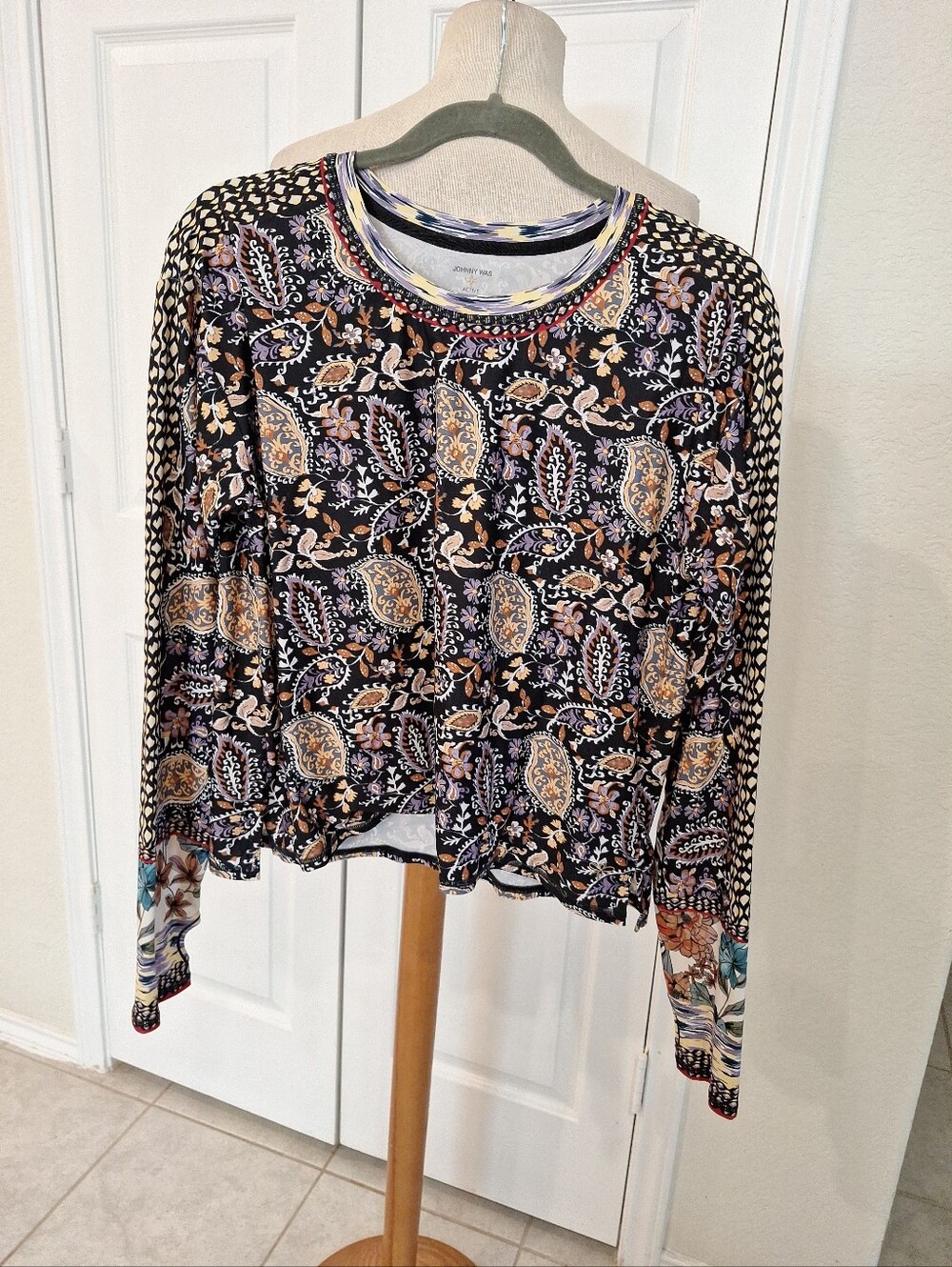 Johnny Was Active Paisley Print Long-Sleeve Women's Top - Black Paisley Design